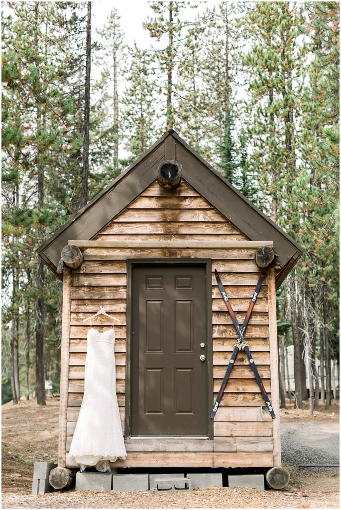 Wedding venues in Bend Oregon. Bend Oregon Wedding Photos at Elk lake resort