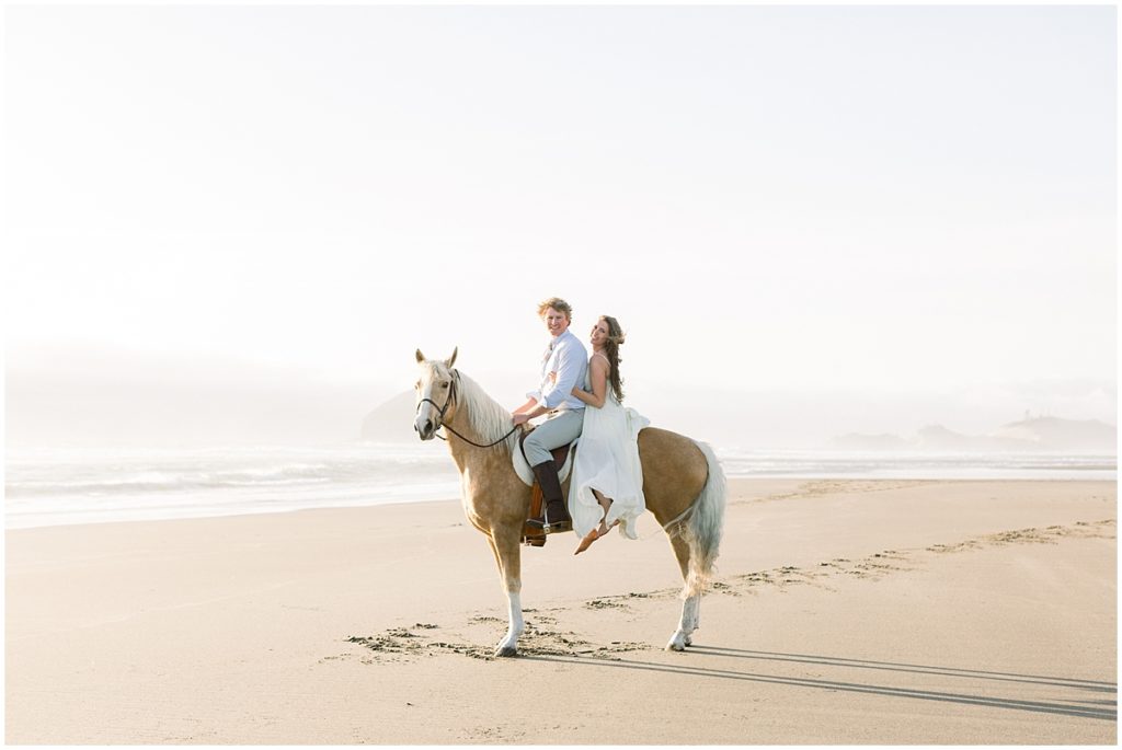 Pacific City, Cape Kiwanda Beach engagement session with horses | What to wear for your engagement session | Ashley Cook Photography