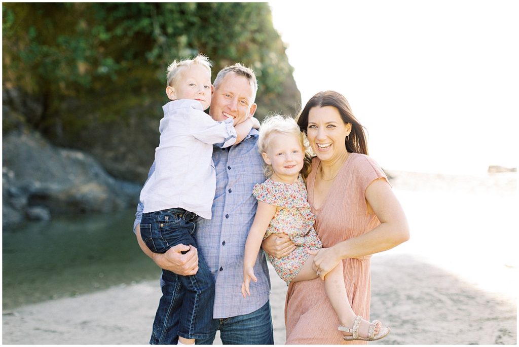 What to wear to your photo session on the beach. Oregon Beach Family Photos. Ashley Cook Photography