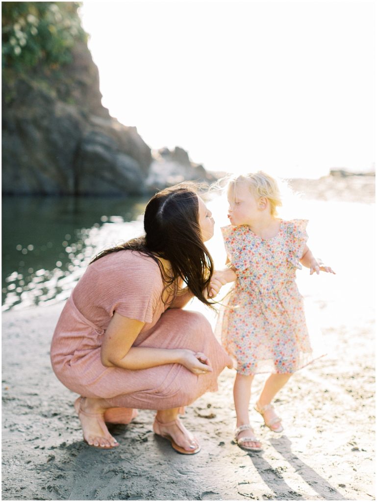 What to wear to your photo session on the beach. Oregon Beach Family Photos. Ashley Cook Photography