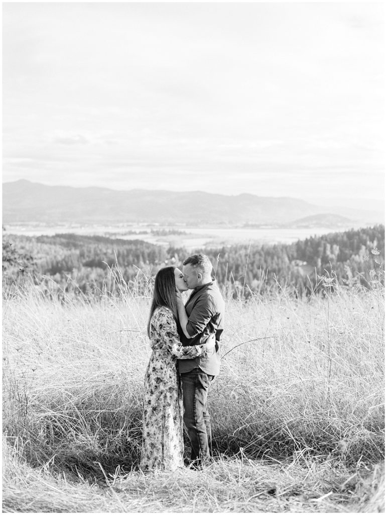 Willamette Valley Views Family session:  Husband and wife kissing in the valley