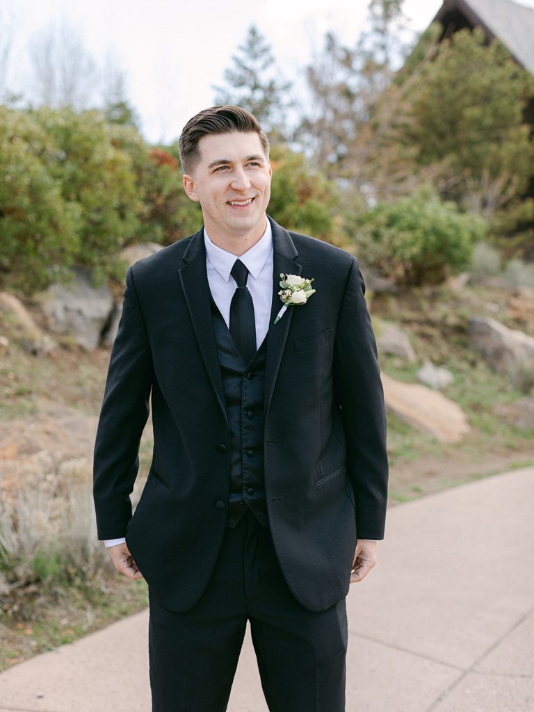 Chic and modern wedding - groom smiling