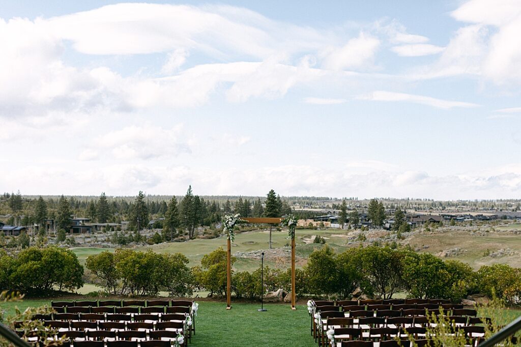 wedding ceremony in Bend, oregon