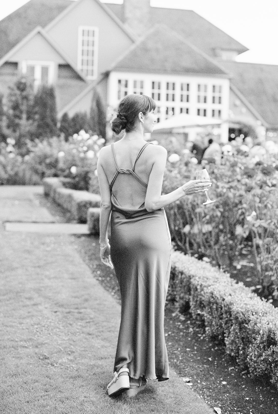 wedding guest in a cocktail dress at Oregon Golf Club