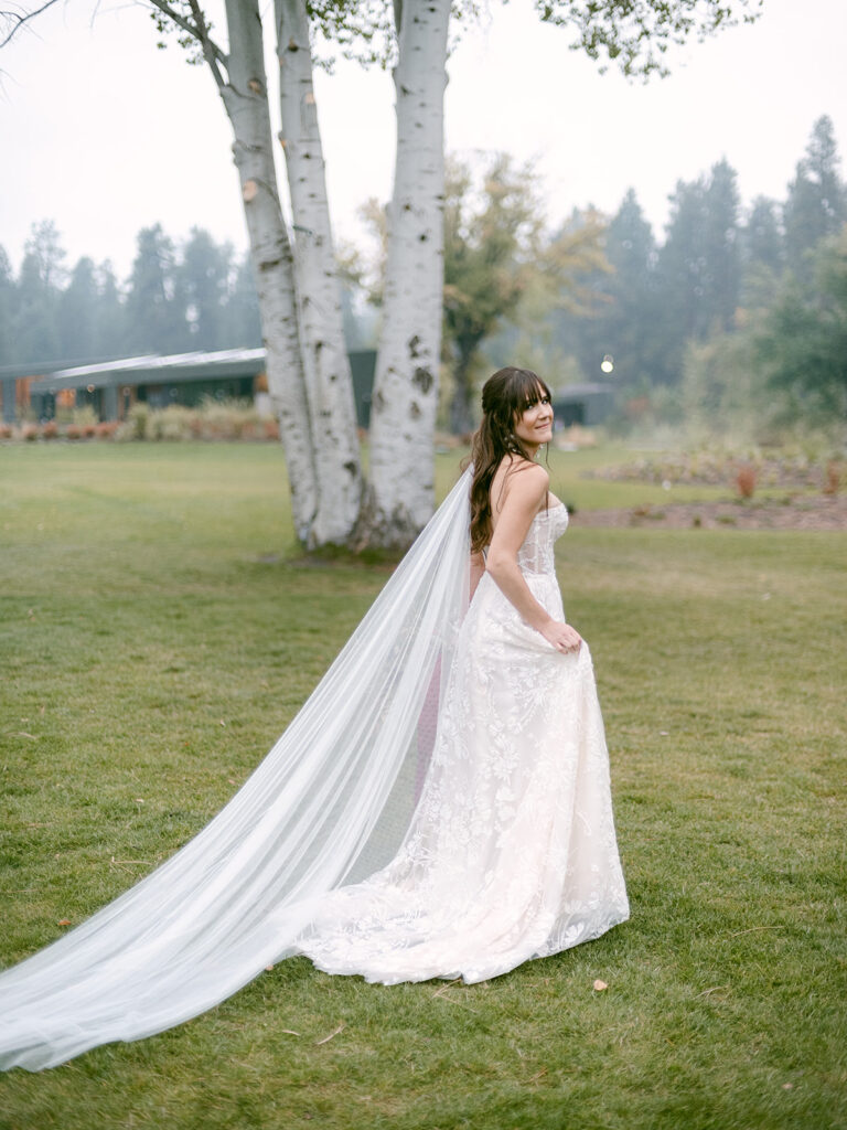 winter jewel tone wedding at black butte ranch