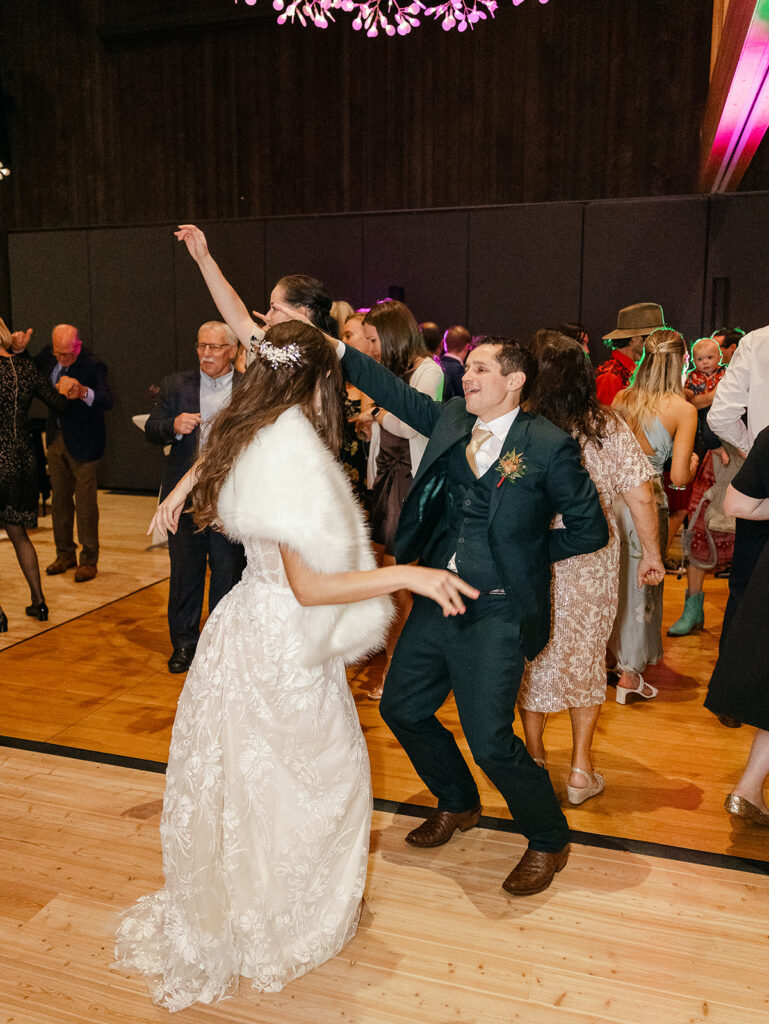 jewel tone wedding at black butte ranch