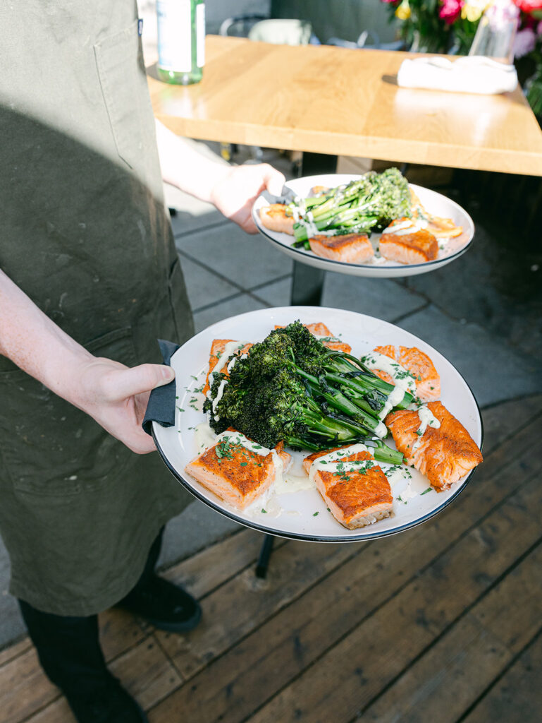 Intimate wedding dinner with family Lake Oswego Oregon