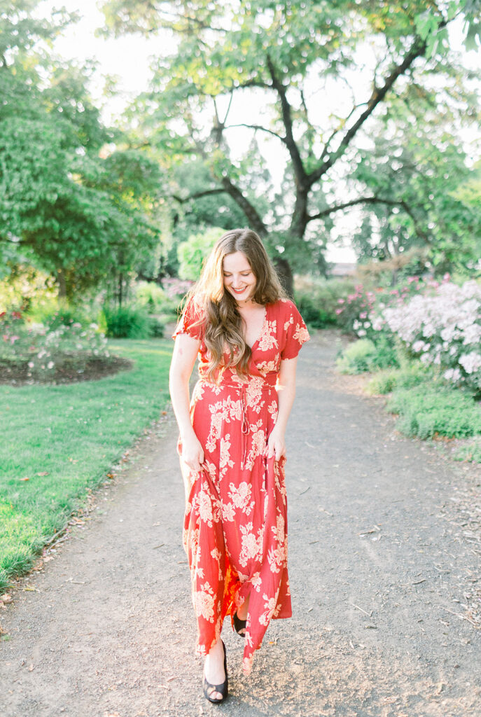 Senior photos at Owen Rose Garden in Eugene, Oregon