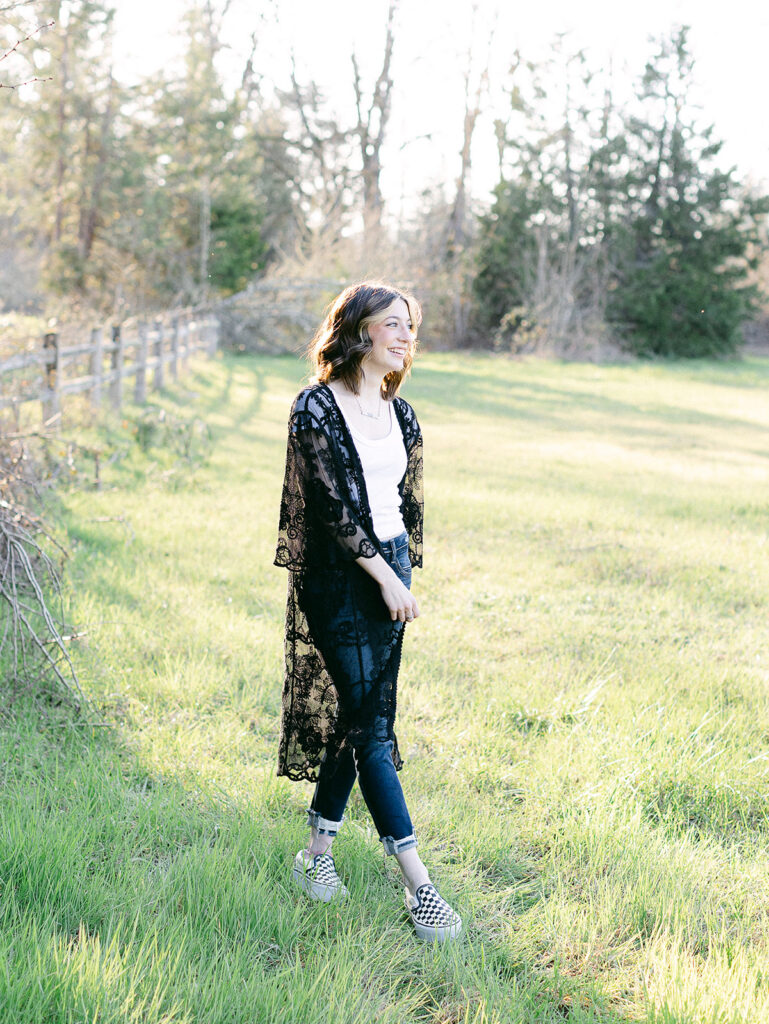 Natural senior photo location near Eugene Oregon