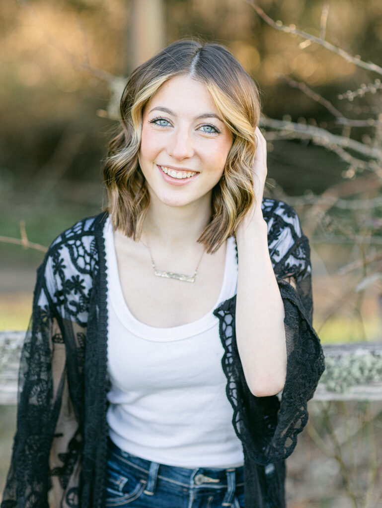 Natural senior photo location near Eugene Oregon