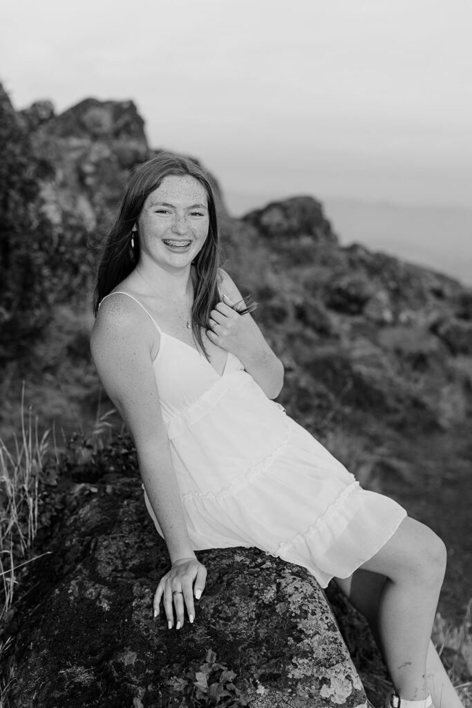 Outdoor senior portrait at Spencer Butte overlooking Eugene Oregon