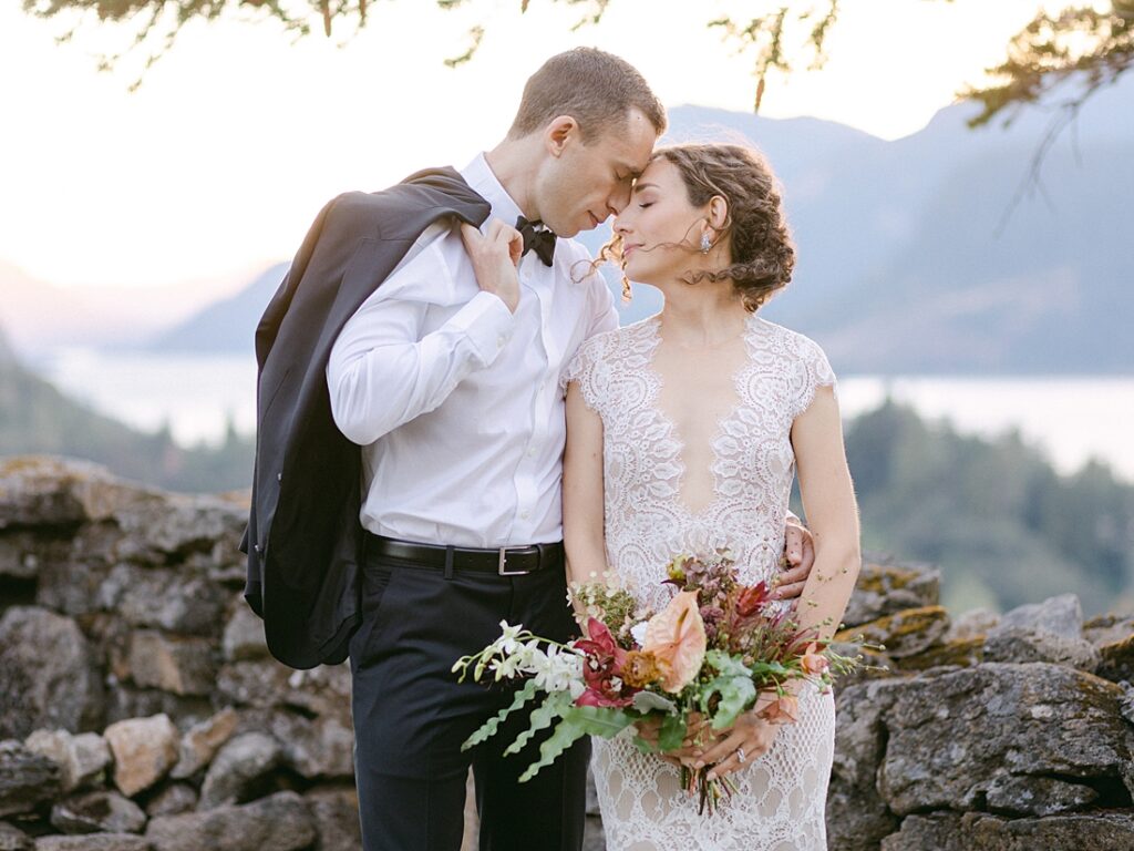 Wedding timeline tips from an Oregon wedding photographer showing bride and groom portrait time