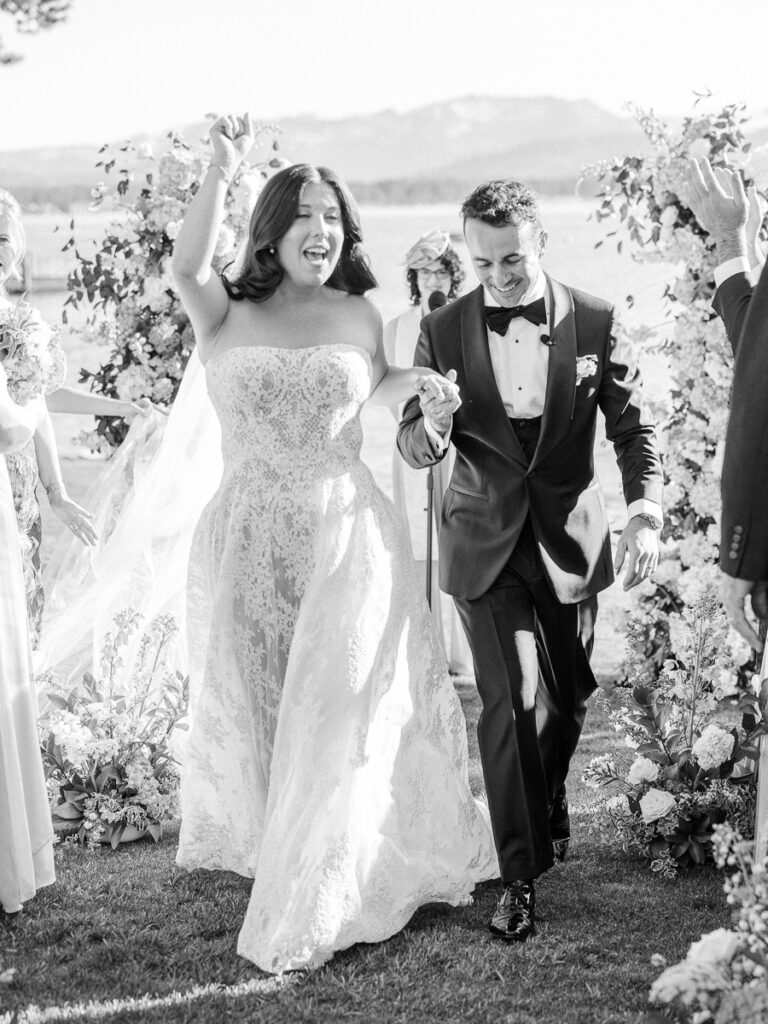 Wedding timeline tips showing how to schedule first look and couple portraits