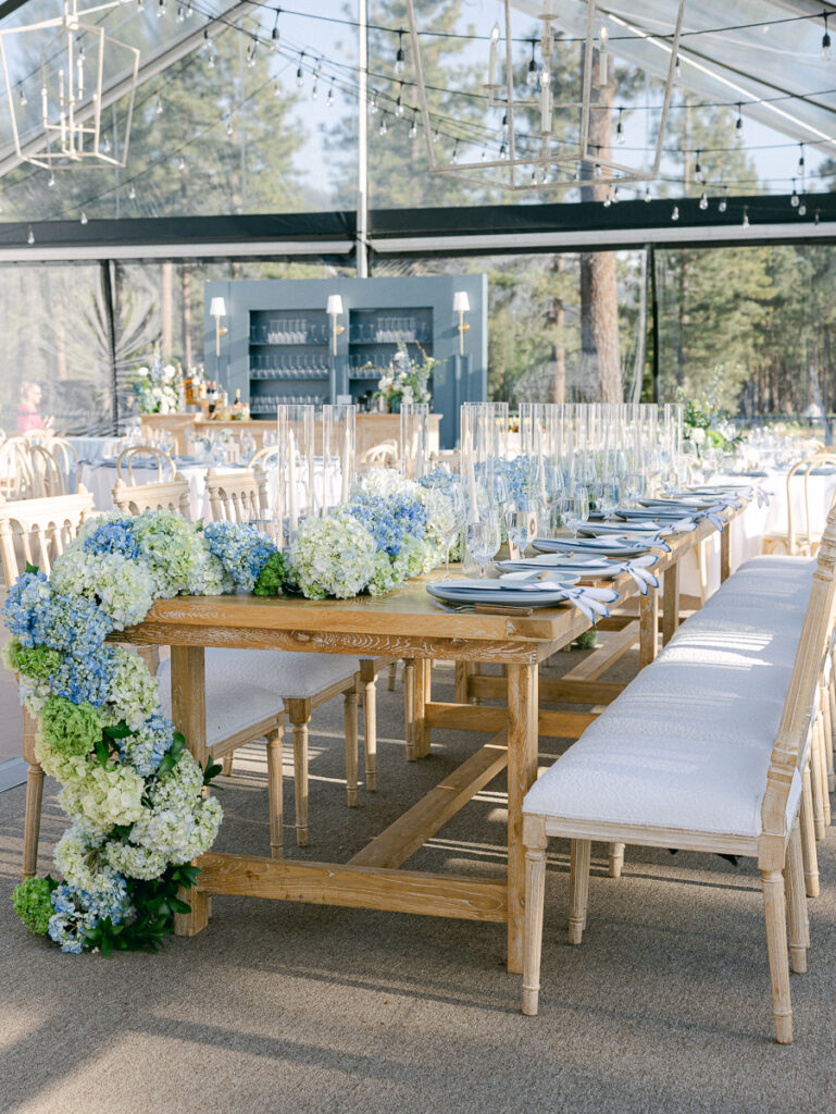 Wedding timeline tips showing how to schedule first look and couple portraits