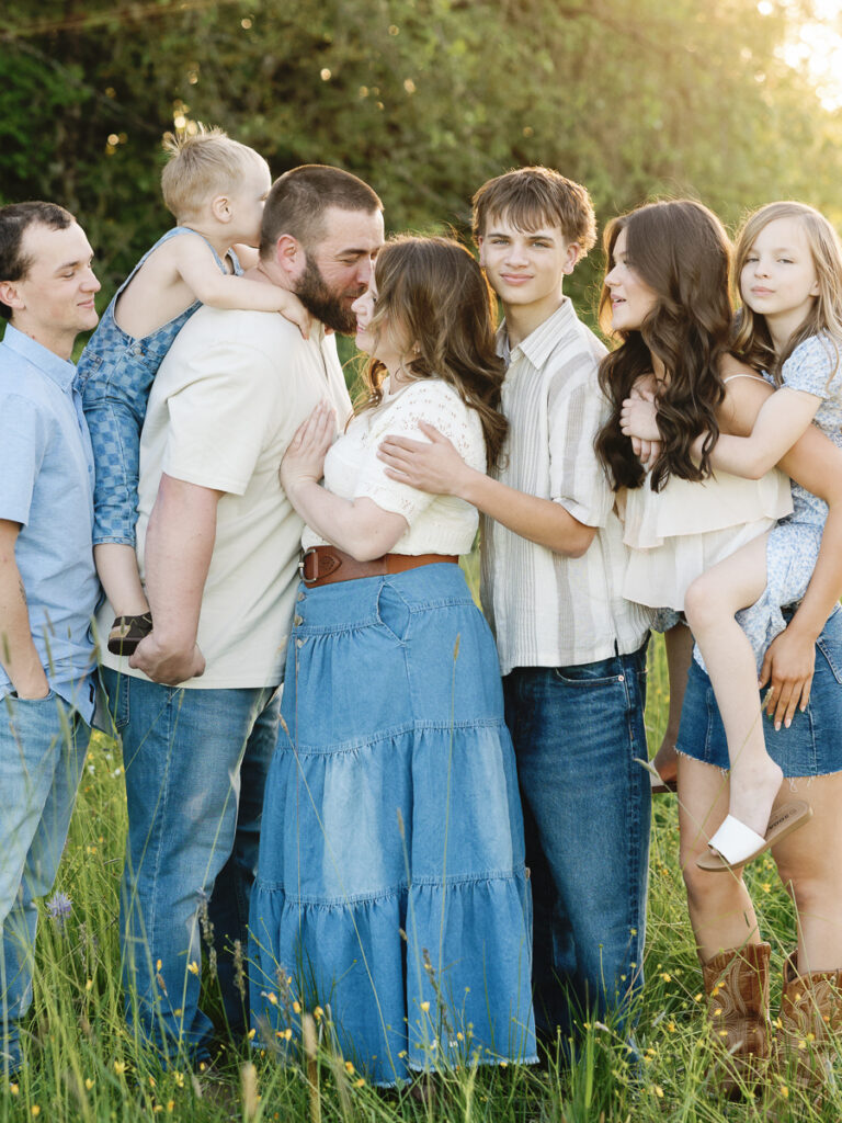 Relaxed outdoor family photos in Eugene Oregon during summer