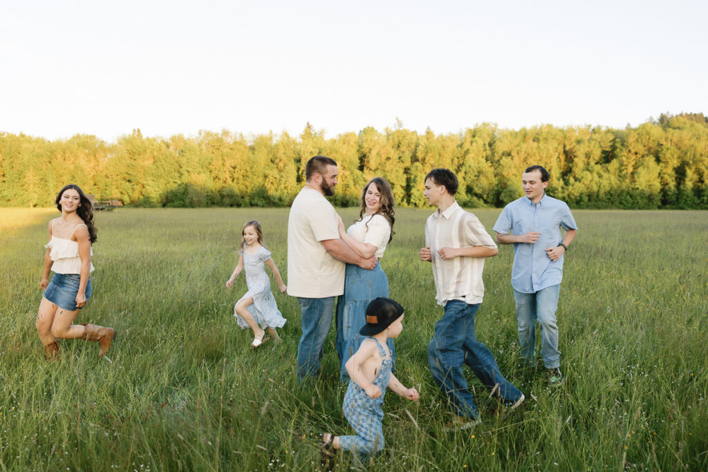 Eugene Oregon family photographer capturing a family walking through a summer field