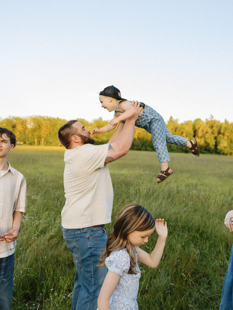 Sunset family portraits in Eugene Oregon captured by a family photographer