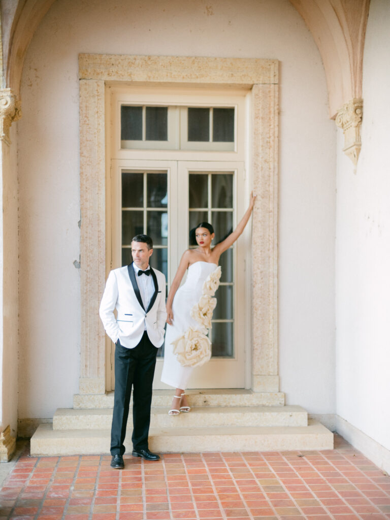 Luxury wedding couple portrait in the Philbrook Museum gardens