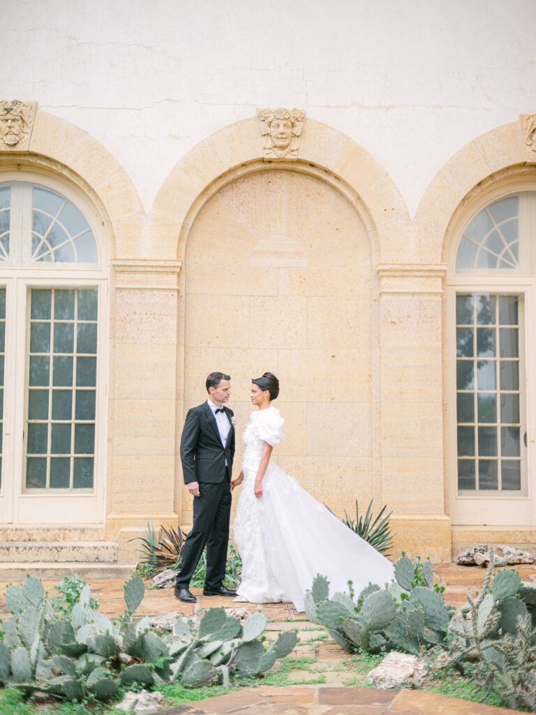 Elegant wedding photography at Philbrook Museum of Art