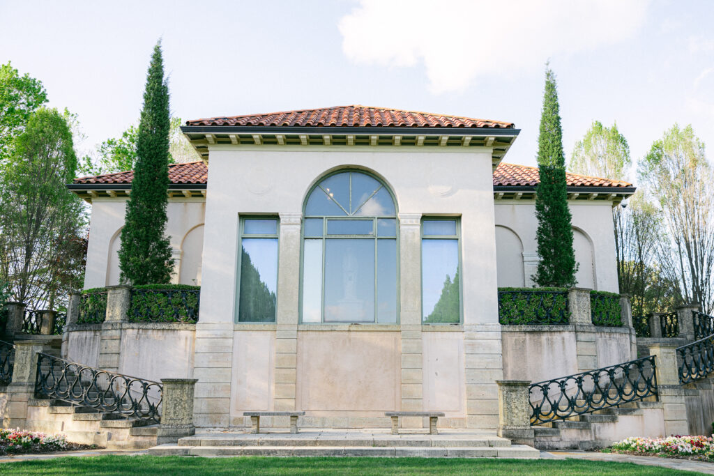 Historic gardens at Philbrook Museum of Art wedding venue in Tulsa