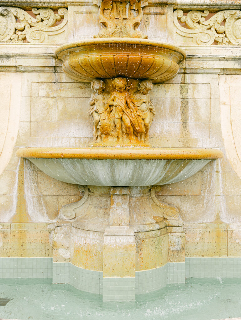 Romantic wedding inspiration featuring the architecture of Philbrook Museum of Art