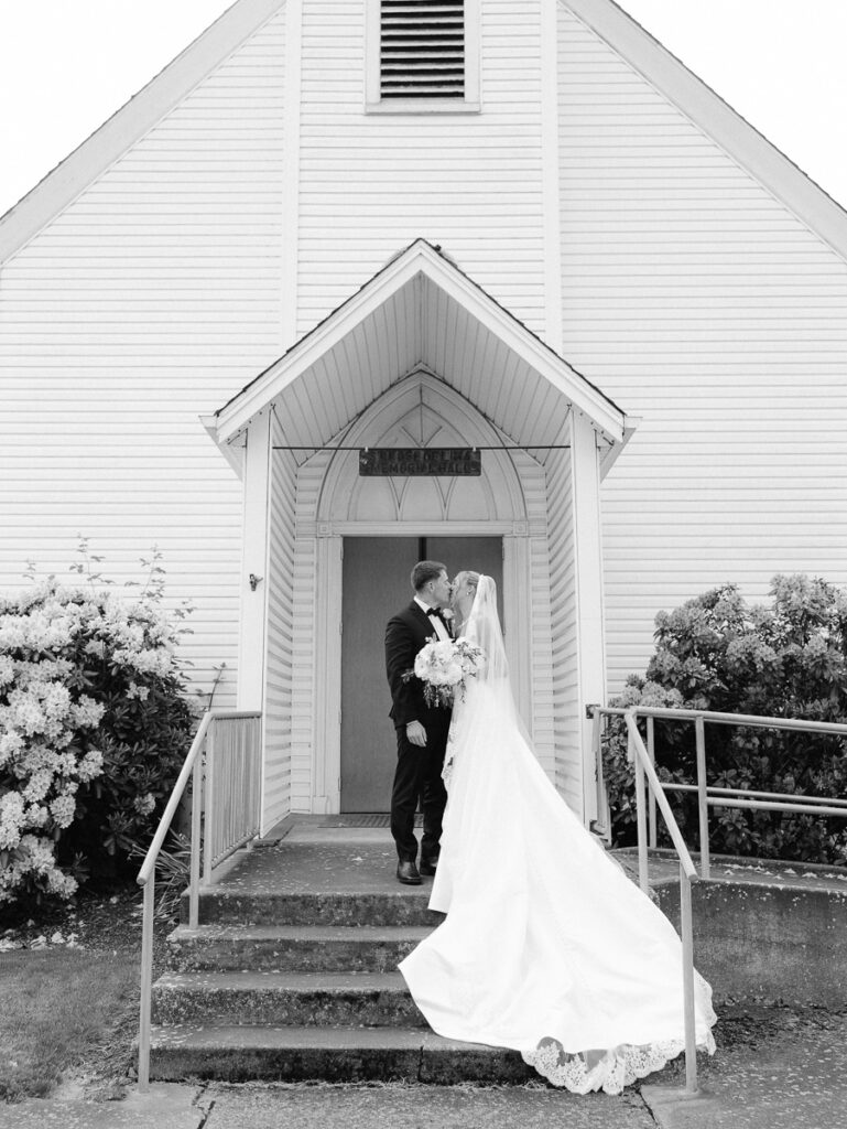 Natural wedding portrait photographed by Eugene wedding photographer Ashley Cook.