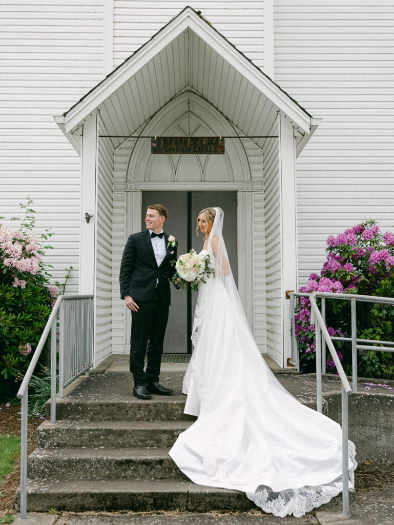 Natural wedding portrait photographed by Eugene wedding photographer Ashley Cook.