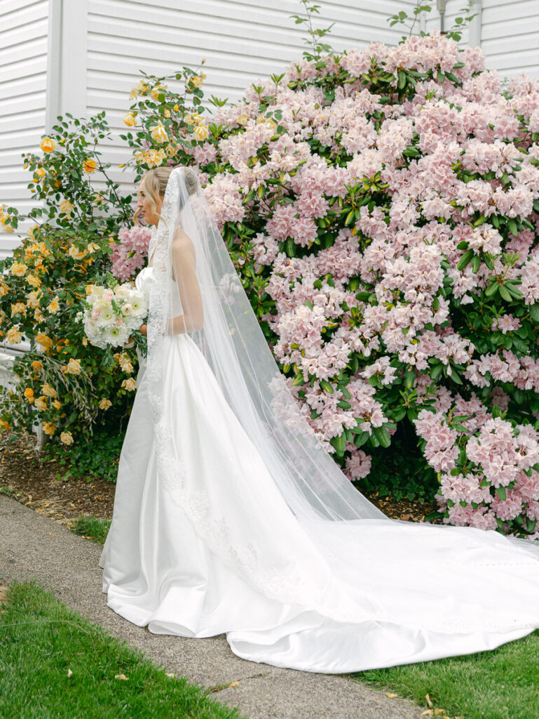 Natural wedding portrait photographed by Eugene wedding photographer Ashley Cook.