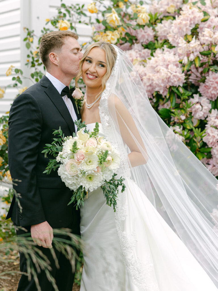 Natural wedding portrait photographed by Eugene wedding photographer Ashley Cook.
